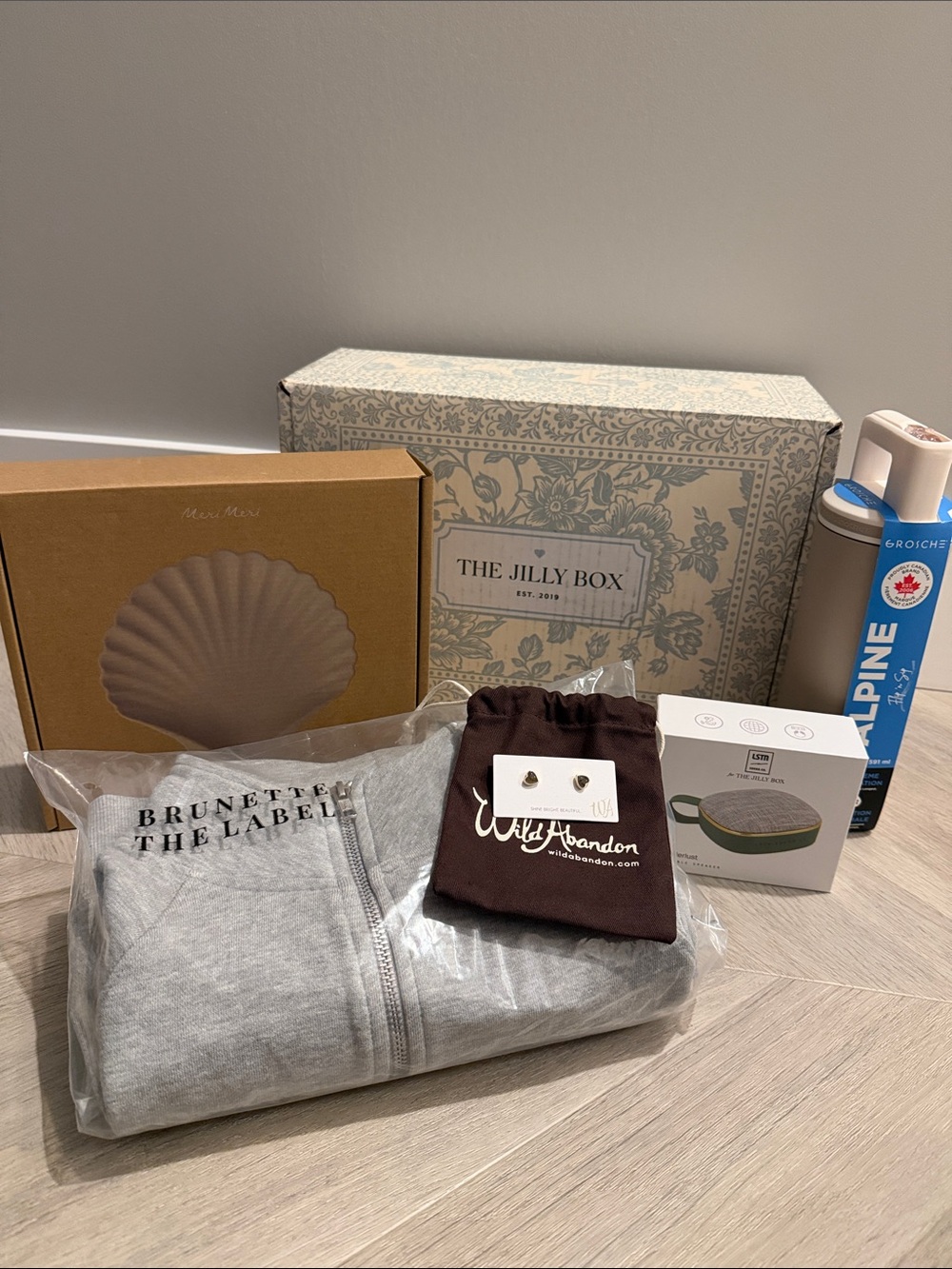 Custom Jilly Box including Brunette The Label Hoodie